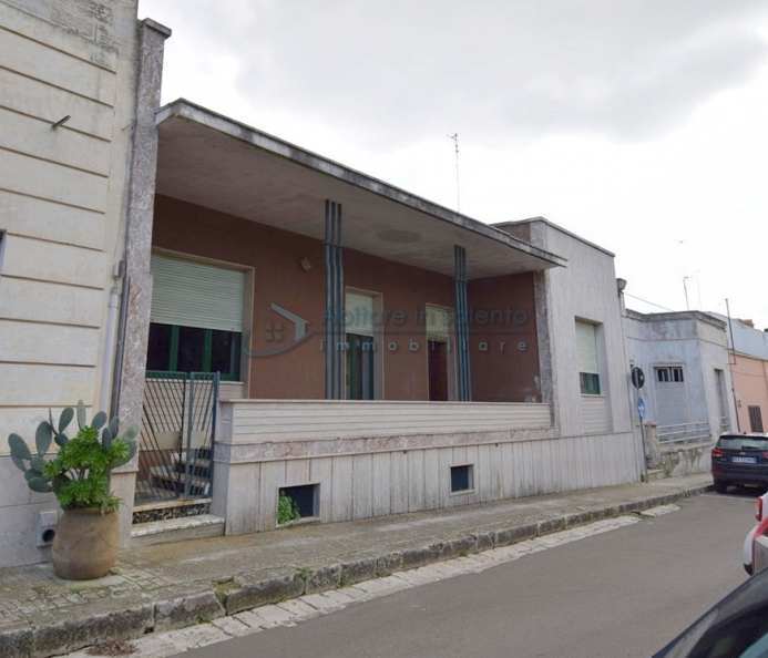 Abitazione Centrale con Garage e Giardino