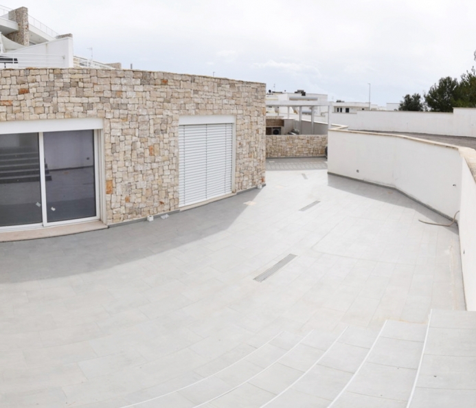 Trilocale con ampia terrazza e posto auto
