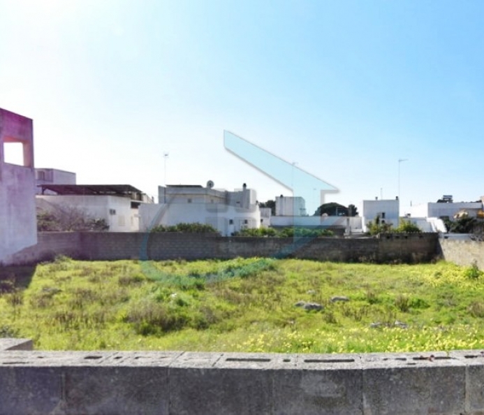 Terreno edificabile ad alta visibilità