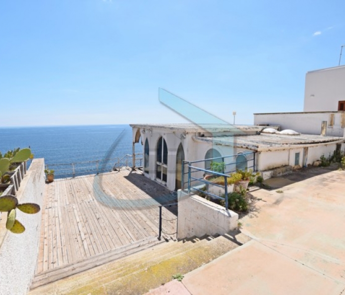 Investimento Esclusivo a Picco sul Mare
