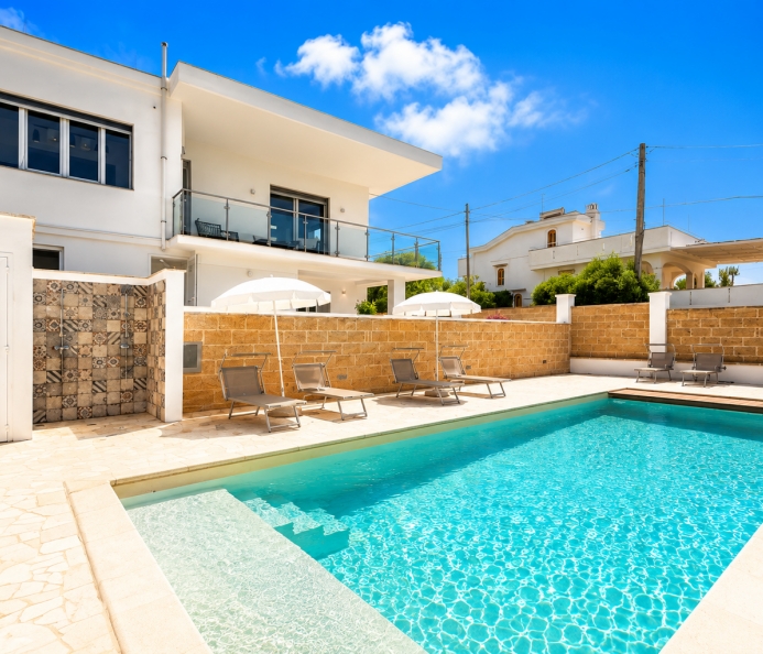 Villa panoramica con piscina e vista mare